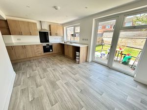 Kitchen Diner- click for photo gallery